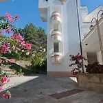 Duni Village منتجع